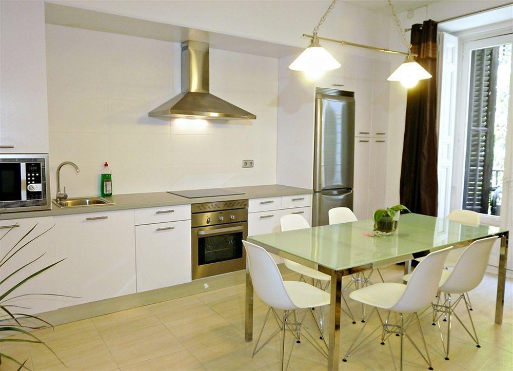 Six Rooms Plaza Mayor Madrid Exterior foto